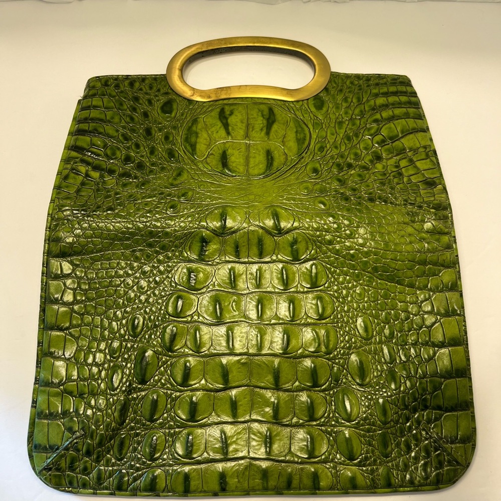Green Crocodile Embossed Clutch - Picture 7 of 7